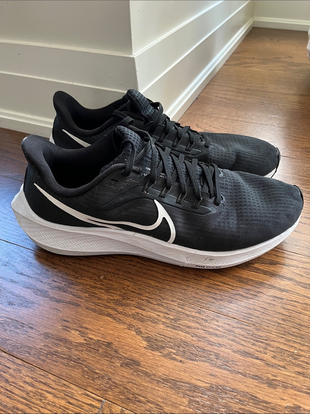 Nike Black & White Men's Running Sneakers Air Zoom Pegasus - size 10